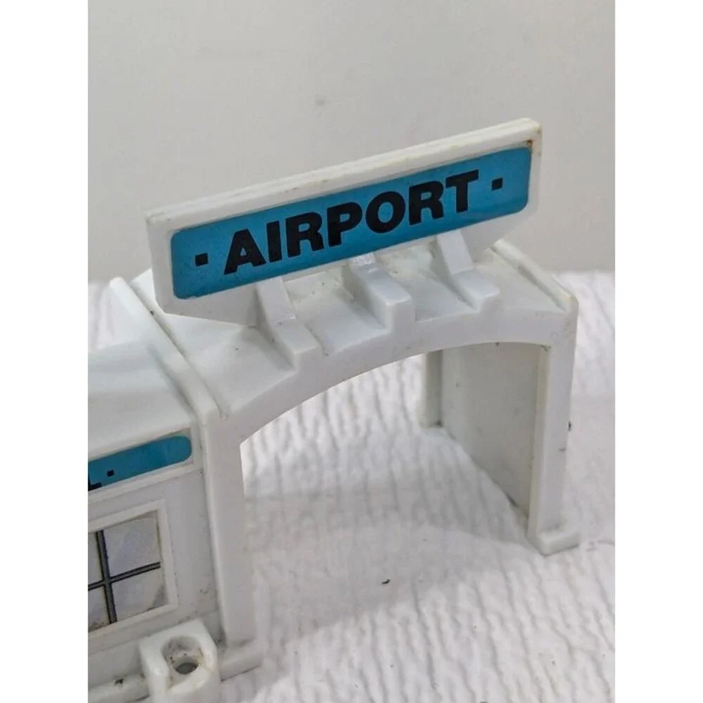 Vintage Micro Machines Super Van City Airport building Galoob replacement part